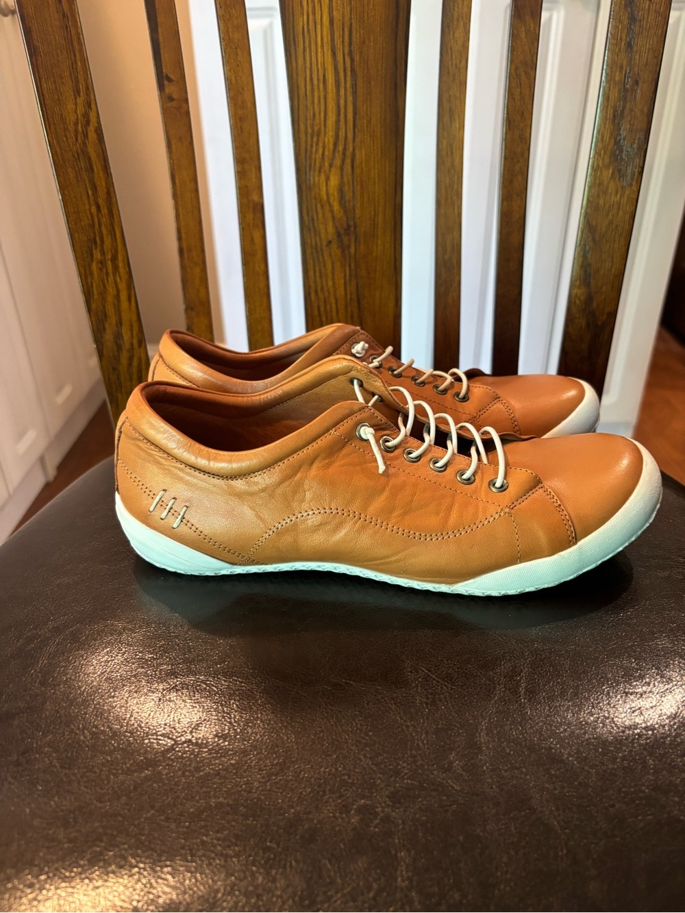 Gelato Women’s Casual Low-Top Sneakers in Buttery Tan Leather - Picture 3 of 8